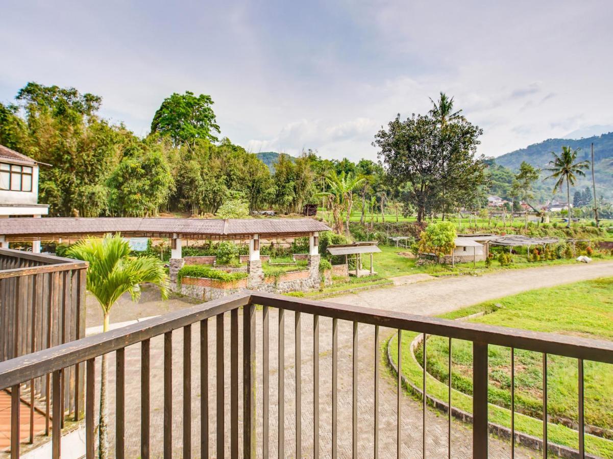 Oyo 3896 Villa Pesona Wisata Puncak Cianjur Exterior photo