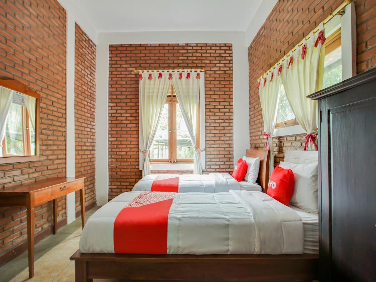 Oyo 3896 Villa Pesona Wisata Puncak Cianjur Exterior photo