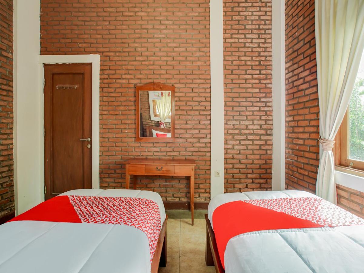 Oyo 3896 Villa Pesona Wisata Puncak Cianjur Exterior photo