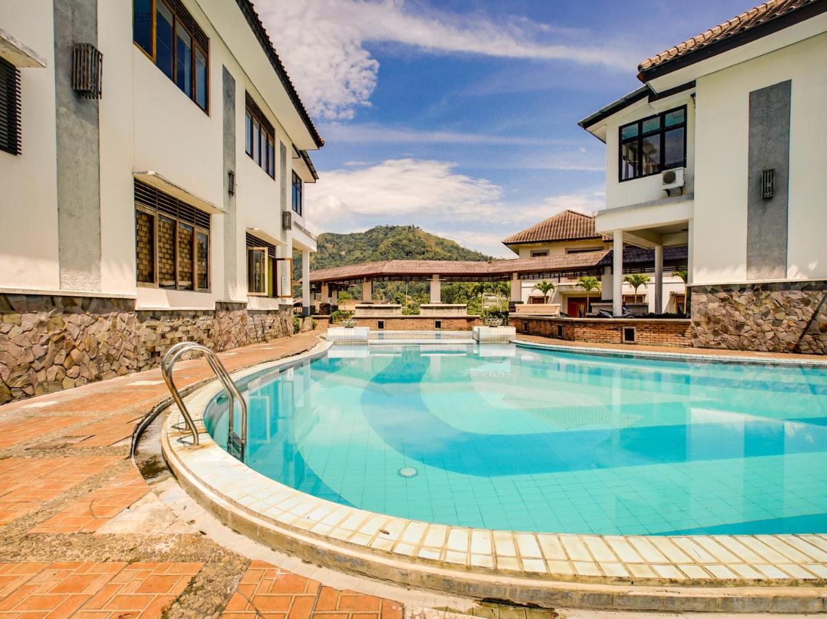 Oyo 3896 Villa Pesona Wisata Puncak Cianjur Exterior photo