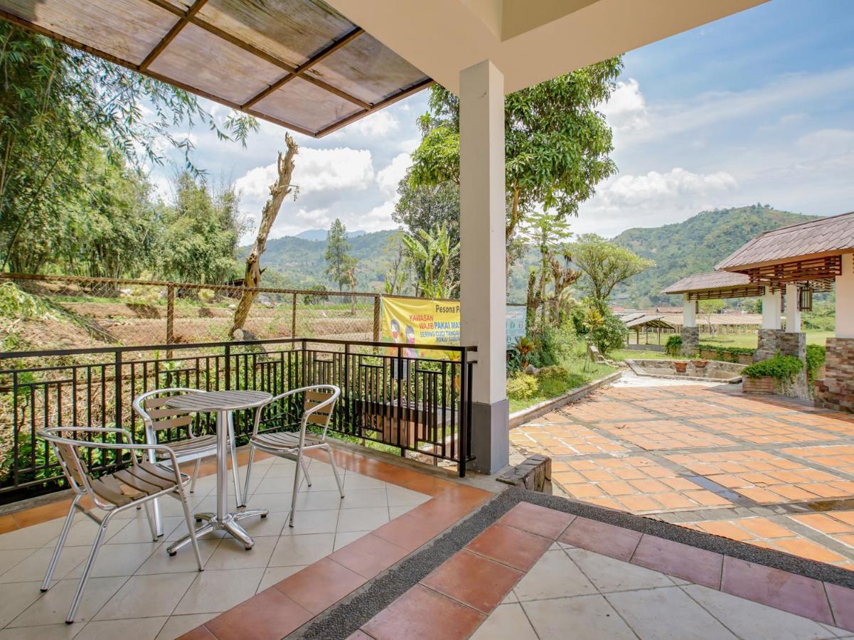 Oyo 3896 Villa Pesona Wisata Puncak Cianjur Exterior photo