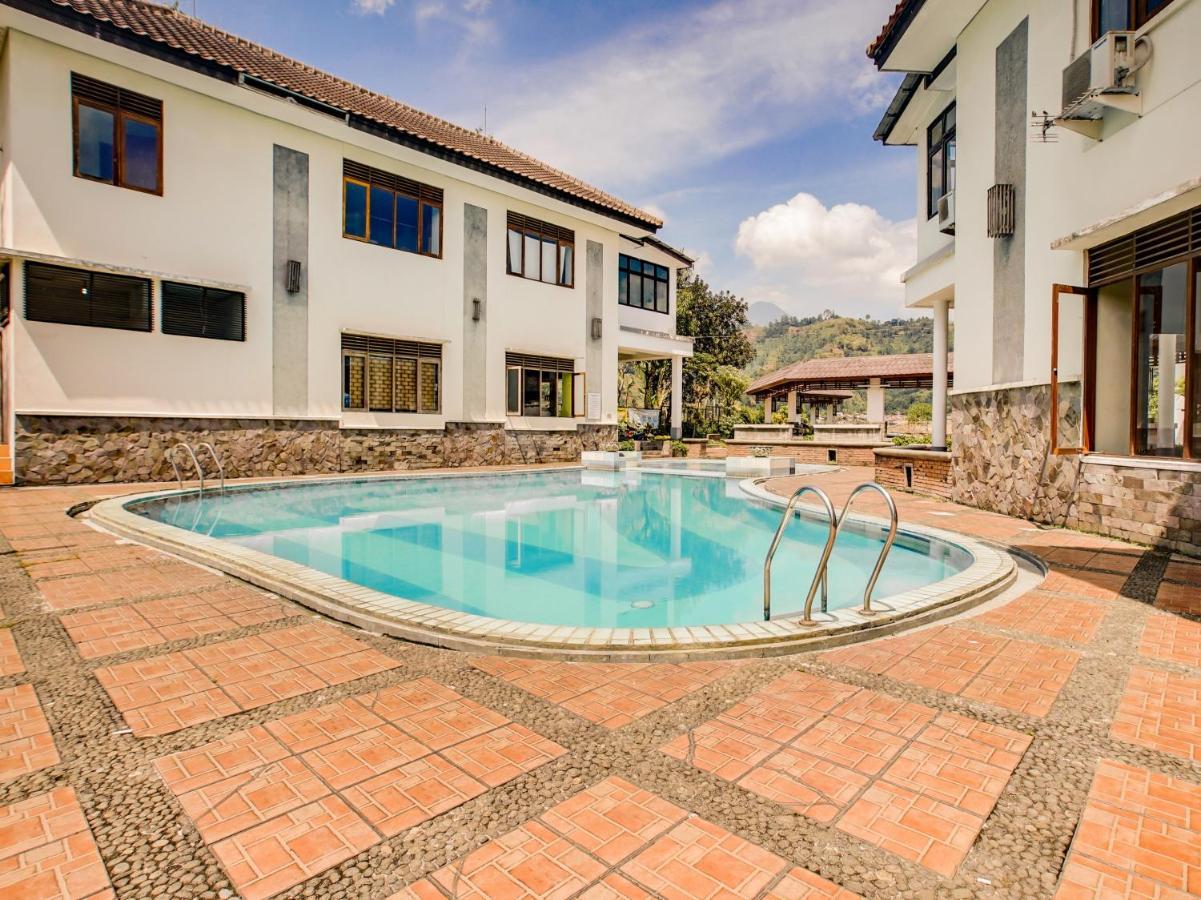 Oyo 3896 Villa Pesona Wisata Puncak Cianjur Exterior photo